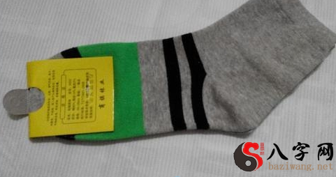 夢見脫了三雙襪子