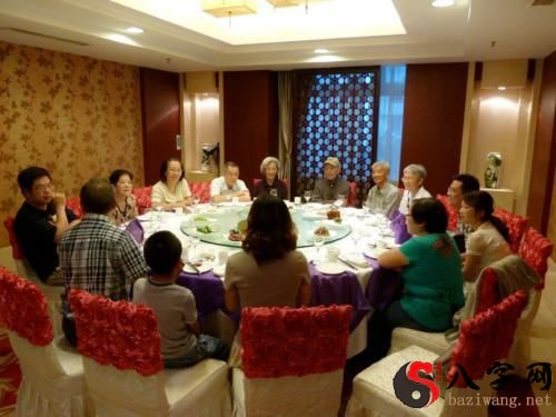 夢見家庭聚餐吃飯